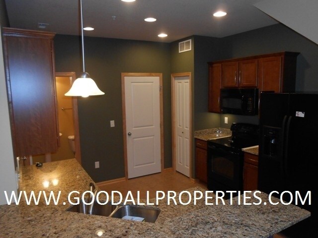 Foto del edificio - 2 bedroom townhome in West Des Moines