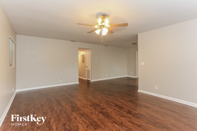 Building Photo - 3206 Red Oak Dr