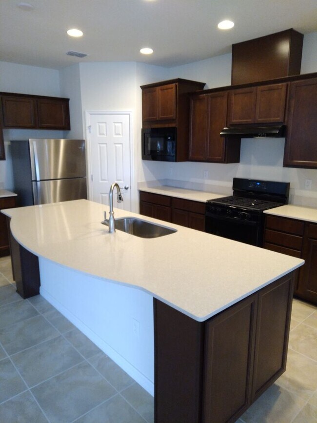 Foto del edificio - 3 bedroom, 2 bathroom in Davenport, Gated ...