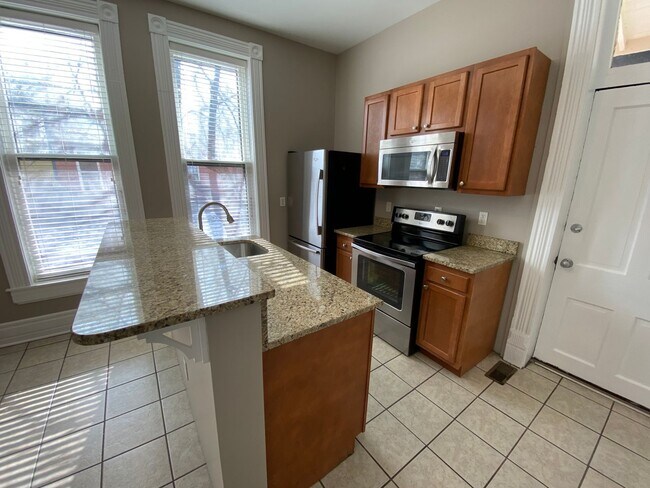 Foto del edificio - 885 Dennison Ave