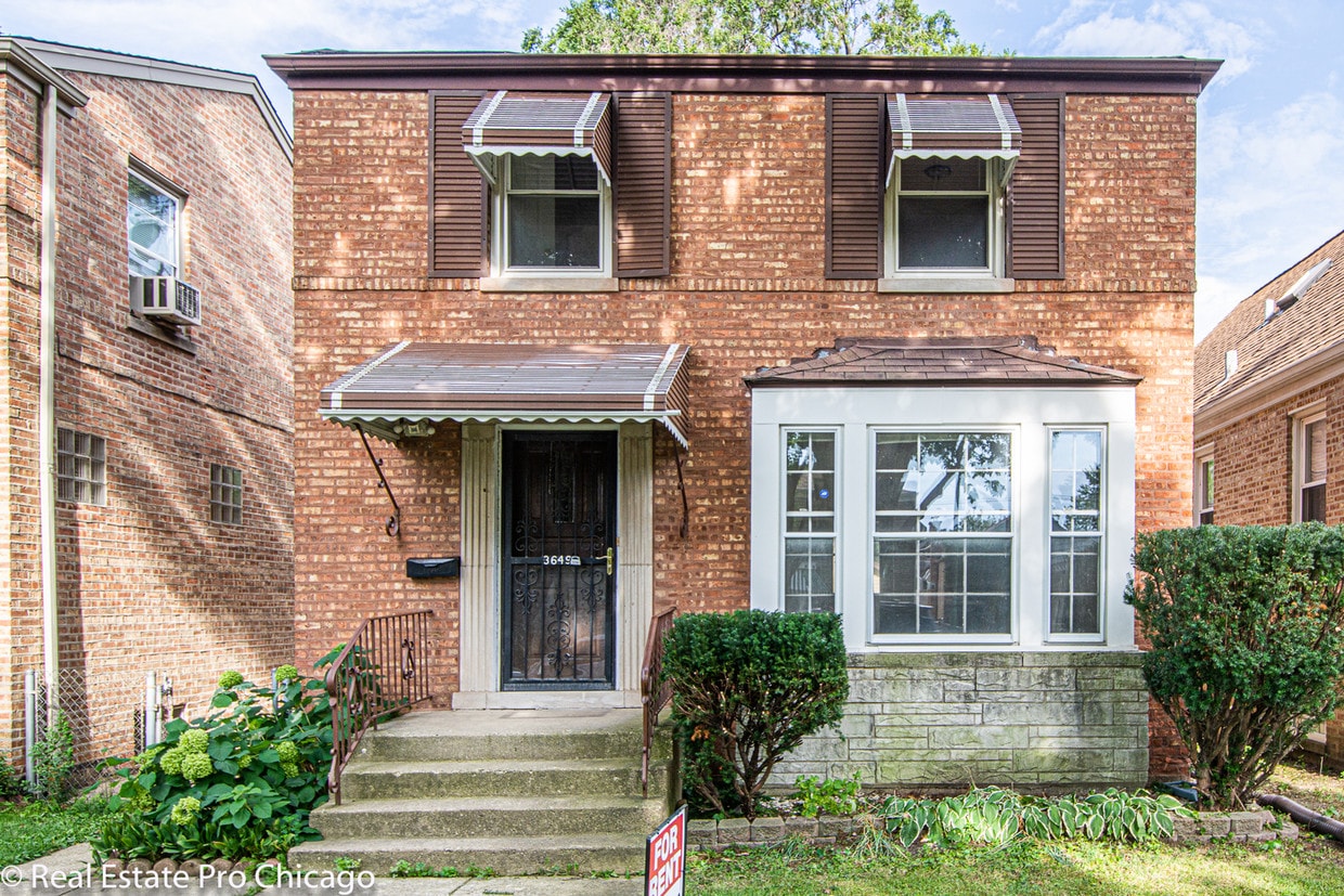 Primary Photo - 3649 N Plainfield Ave