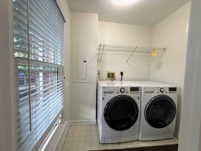 Foto del edificio - 6020 Lincolnia Rd