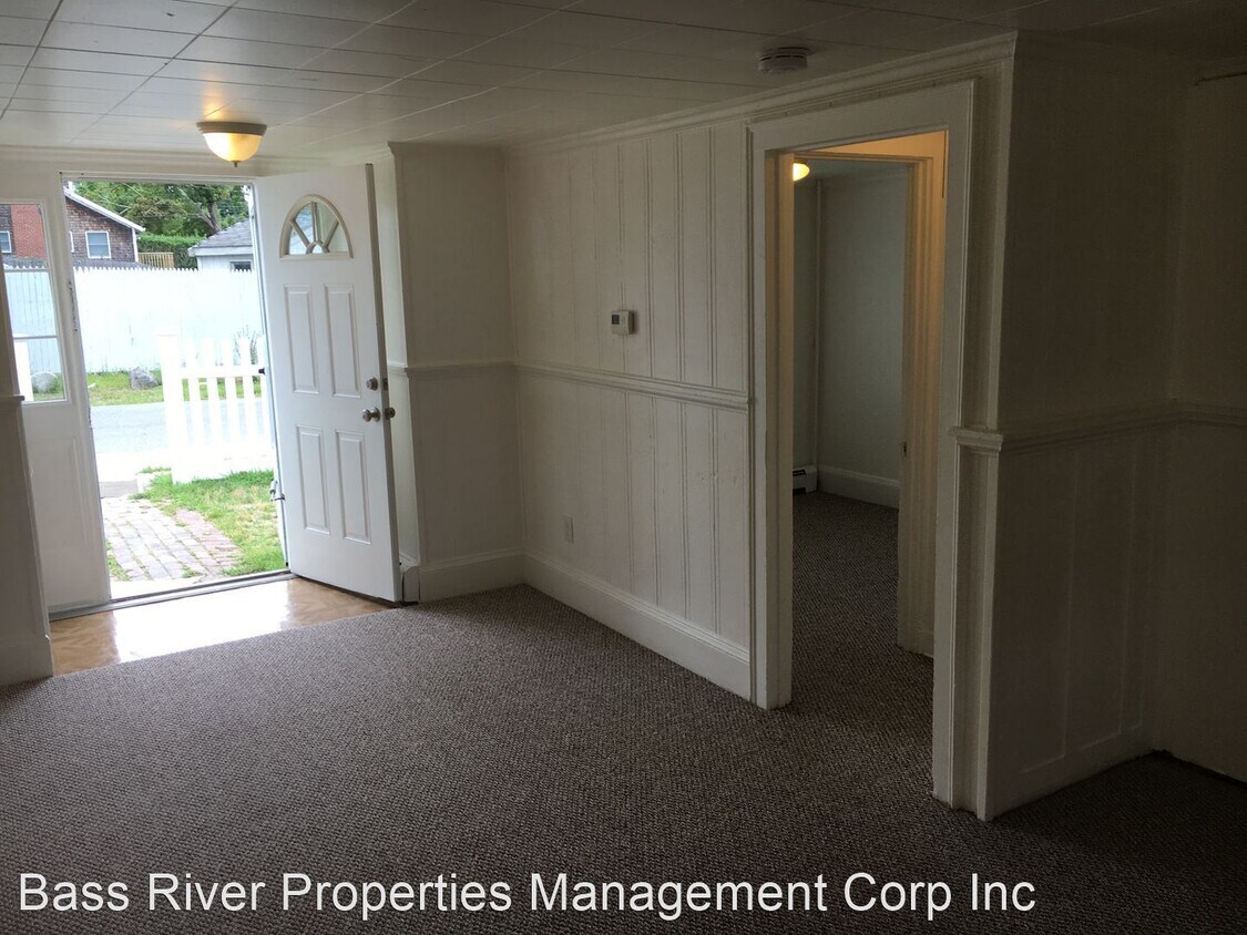 Foto del edificio - 1 br, 1 bath House - 65 Oak Neck Unit B