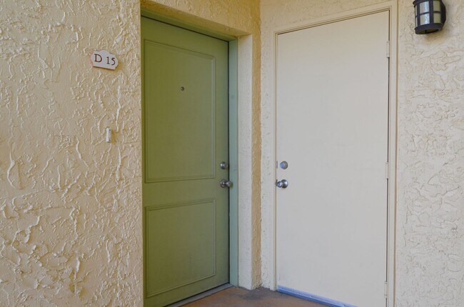 Foto del edificio - Resort Style Living within Walking Distanc...