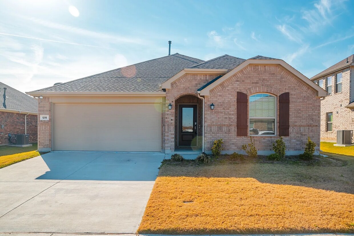 Foto principal - 1215 Chapel Hill Dr