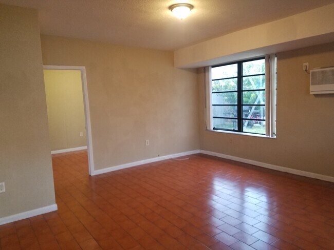 Living/Dining - 8925 SW 40th Ter