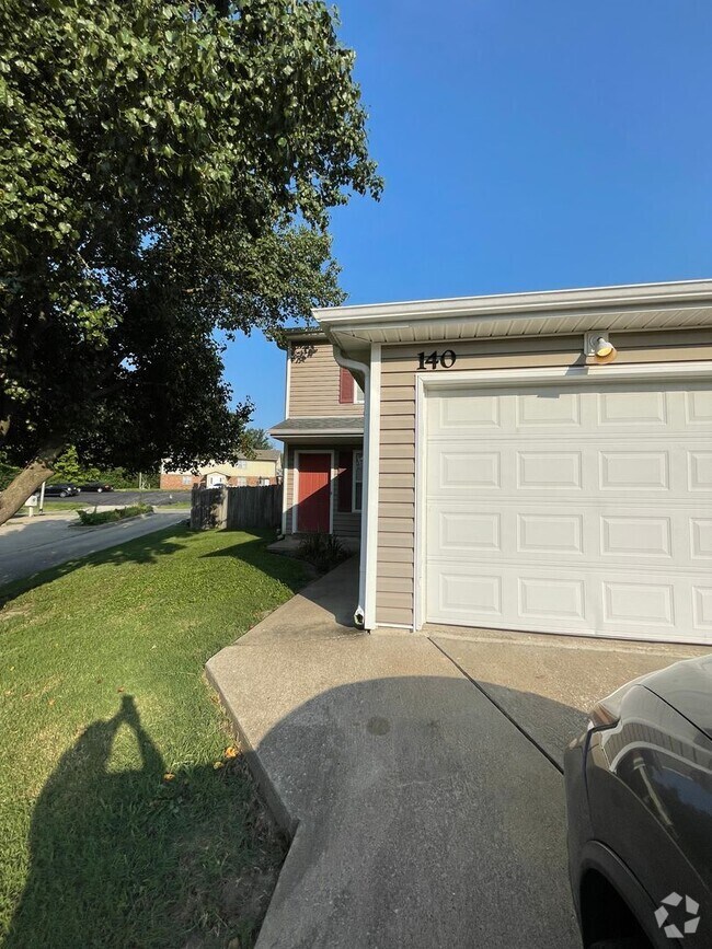 Building Photo - 2209-2211-2211 E Parks Edge Pl