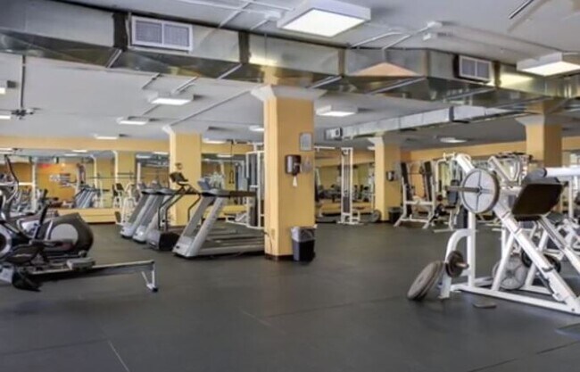 Foto del edificio - 4600 S Four Mile Run Dr