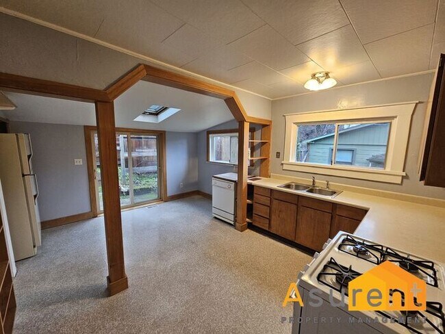 Foto del edificio - MOVE IN SPECIAL HALF OFF FIRST MONTHS RENT...