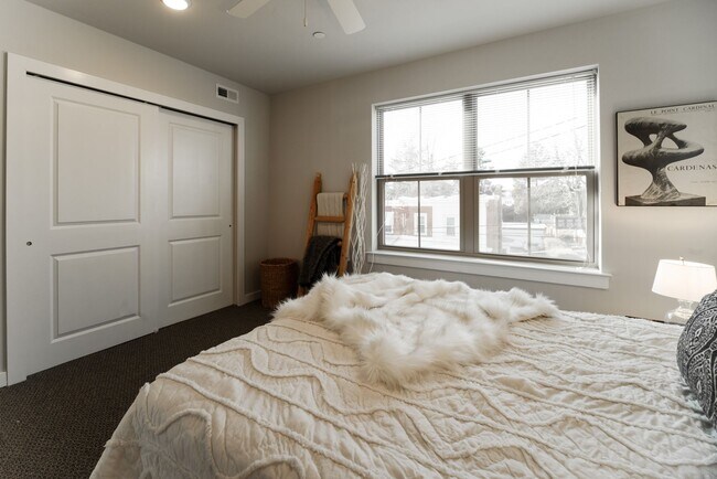 Building Photo - Westview Apartments – 203 (1BR)