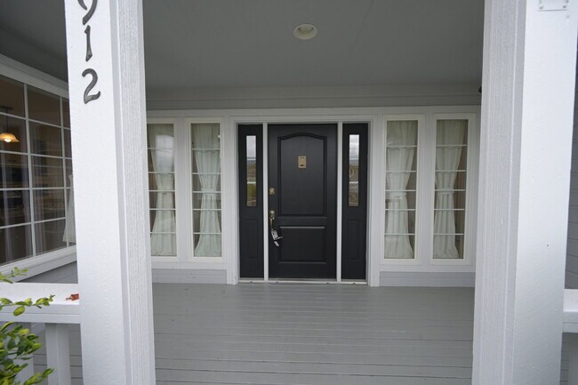 Building Photo - 3 bed 2 bath home near Carrie Blake Park, ...