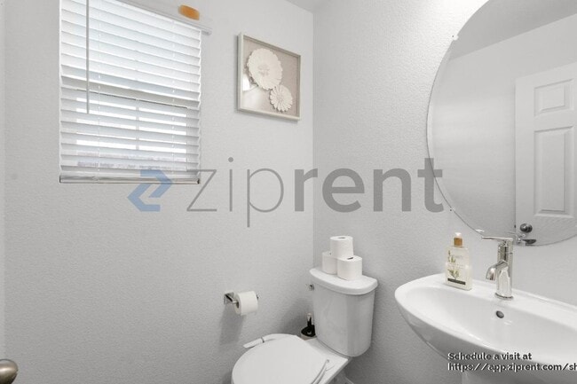 Building Photo - 202 Martos Ct