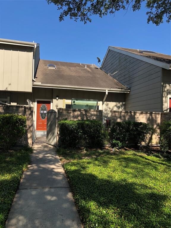 Foto principal - 7069 Greenway Chase St