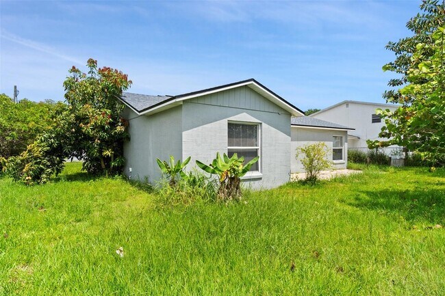 Building Photo - 795 Squirrel Ct