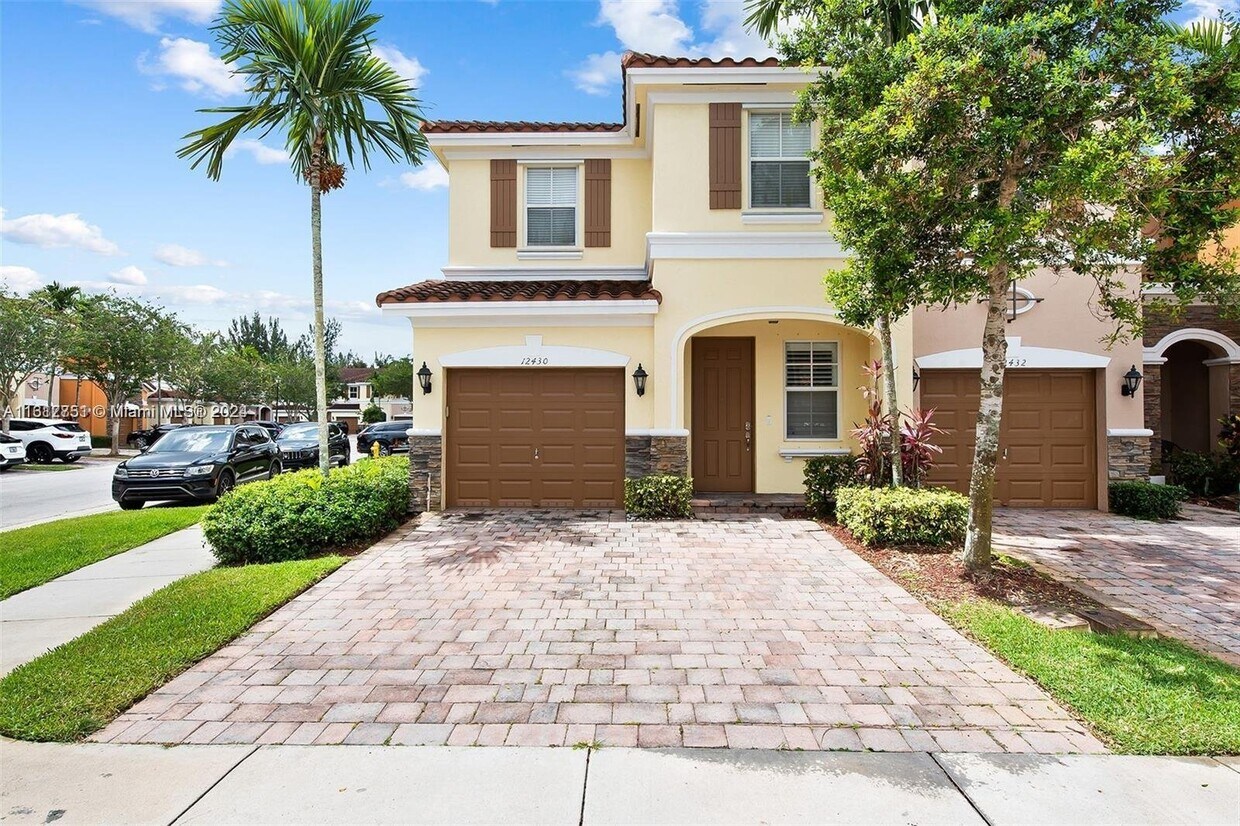 12430 Emerald Creek Manor, Davie, FL 33325 Townhome Rentals in Davie