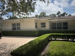 Building Photo - 4804 University Dr