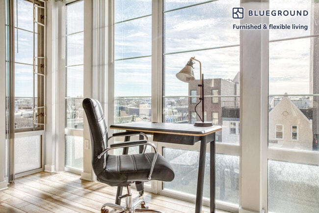 Foto del edificio - 360 H St NE