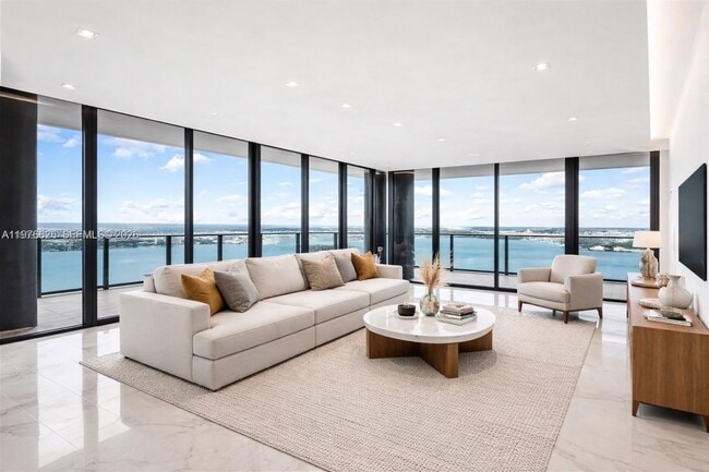 Foto del edificio - 700 NE 24th St