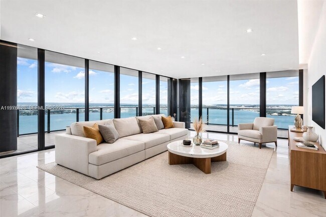 Building Photo - 700 NE 24th St