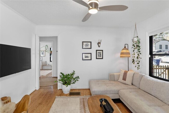 Foto del edificio - 1267 Lyle Pl NW