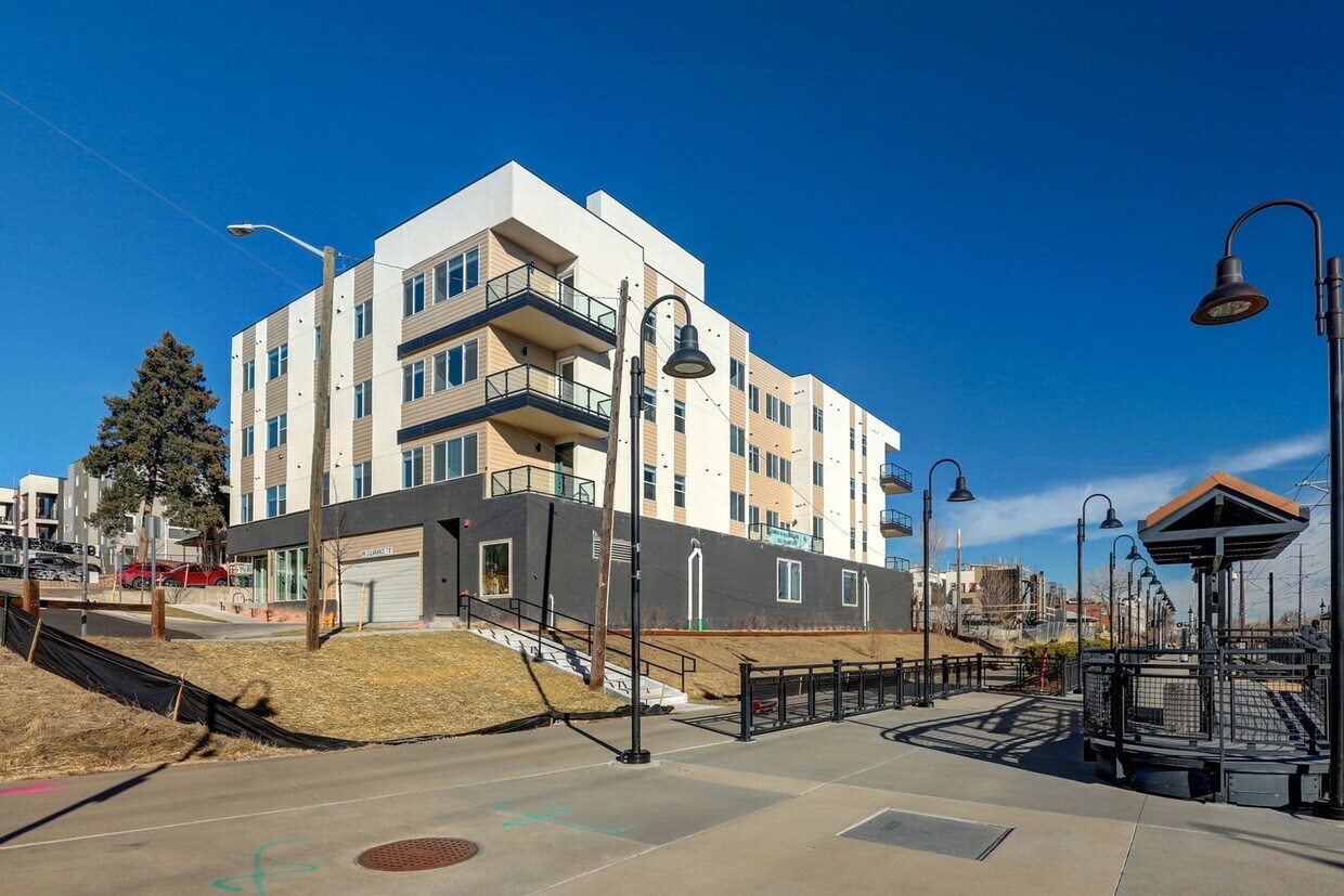 Primary Photo - Modern 2 bedroom 2 bathrooms available in ...