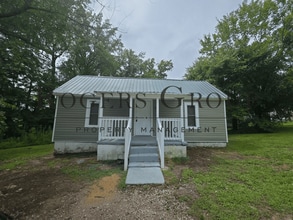 Building Photo - 311 Perry St