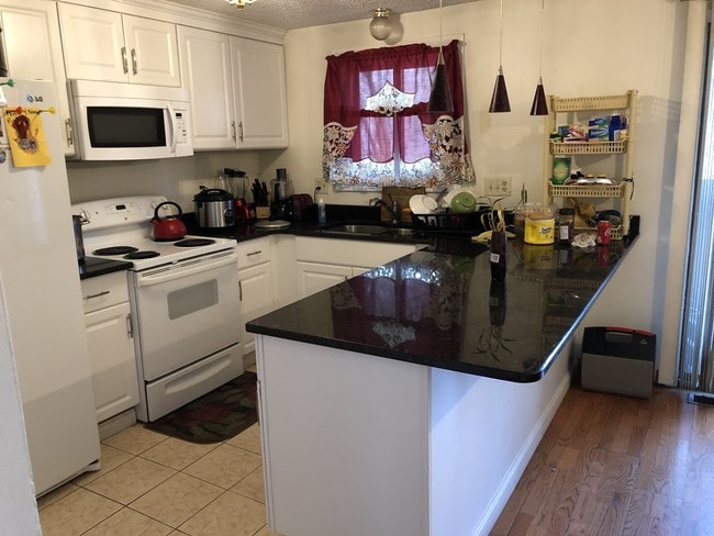 Building Photo - 89 Wilson St