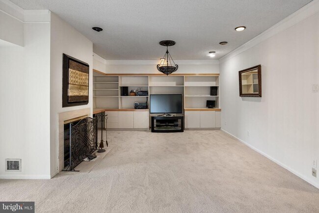 Foto del edificio - 6072 Main St