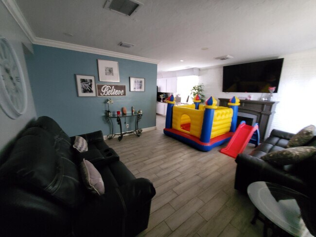 Foto del edificio - 732 Aspen Rd