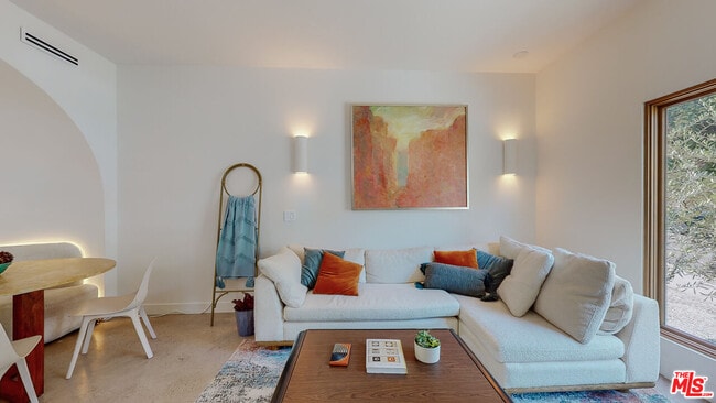 Foto del edificio - 4865 Wicopee Ave