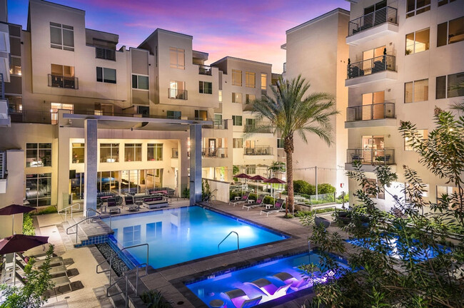 Foto del edificio - 4857 N 8th Pl
