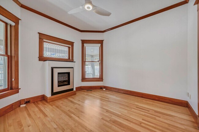 Foto del edificio - Gorgeous Victorian Home in Incredible Location - Available NOW!