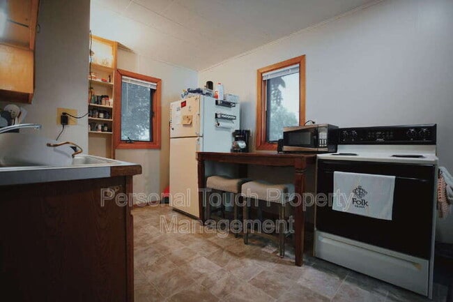 Building Photo - 1642 8th St N