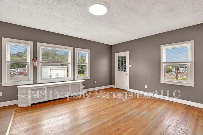 Building Photo - 44 Dover Ave