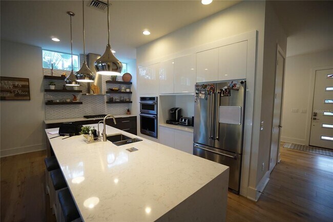 Foto del edificio - 209 S Trask St