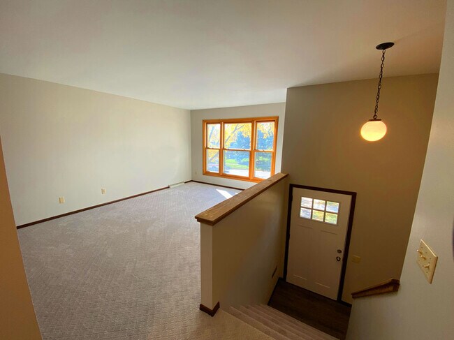 Living Room - 2105 Vondron Rd