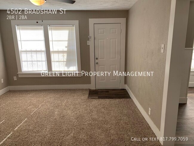 Foto del edificio - 4502 Bradshaw St