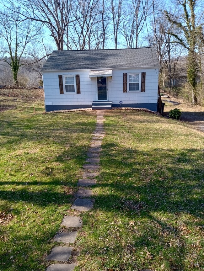 Building Photo - 3901 Fairlawn Ct