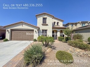 Building Photo - 1042 W Oleander Ave