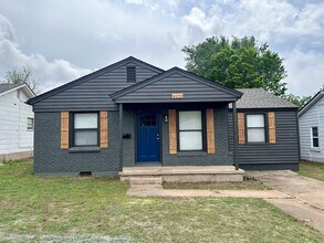 Building Photo - 4000 SE 24th St