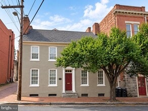 Building Photo - 209 Hanover St