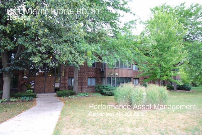 Foto del edificio - N85W15700 Ridge Rd