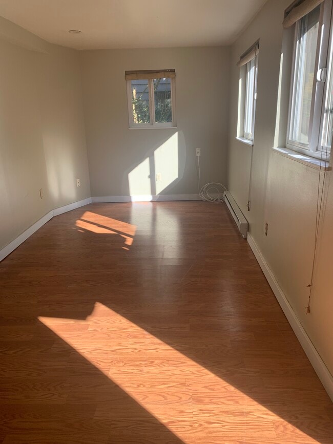 Living room - 211 Highland Dr