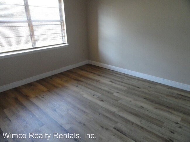 Building Photo - 605 Colonial Dr