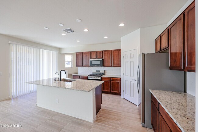 Building Photo - 9039 W San Juan Ave