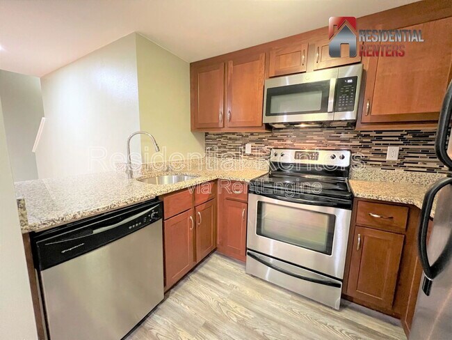 Foto del edificio - 270 E Highland Ave