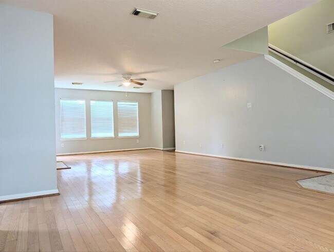 Foto del edificio - 4521 Stonebridge Dr