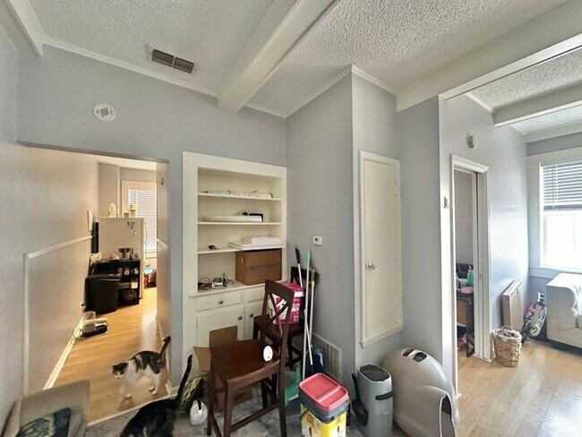 Foto del edificio - 1 Bed 1 Bath at Broadway Apartments! All B...