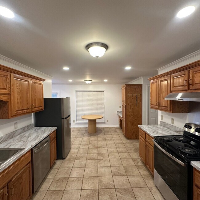 Foto del edificio - 591 Blair Rd