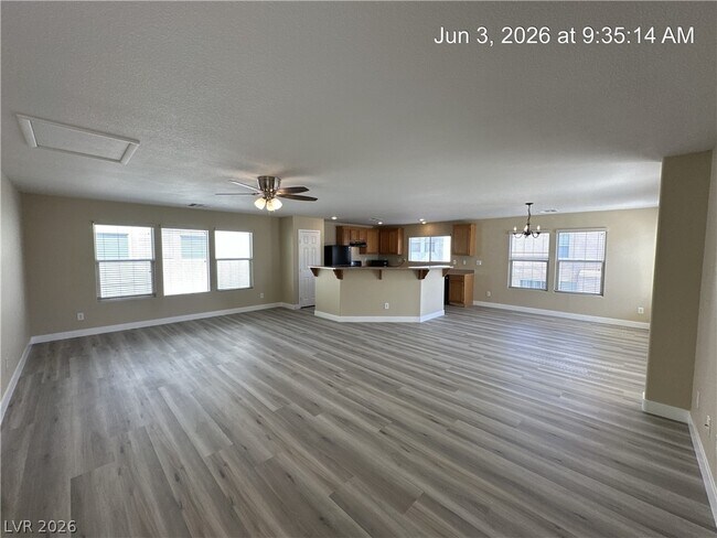 Foto del edificio - 9754 Splendor Sky Ave